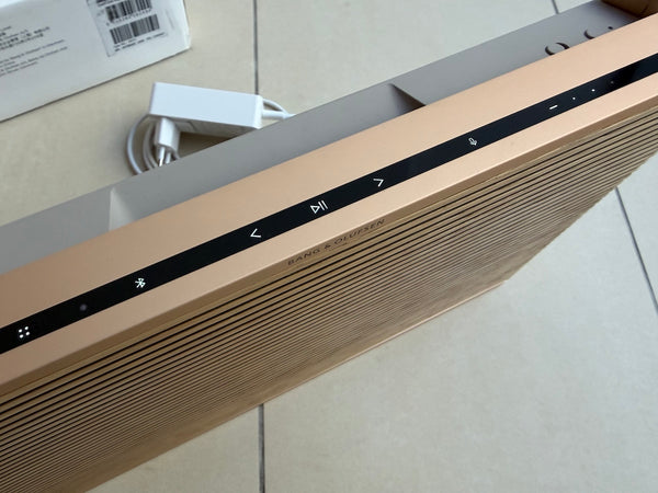 BeoSound Level GVA<br>Drahtloses Musiksystem<br>gold tone / light oak (2022)