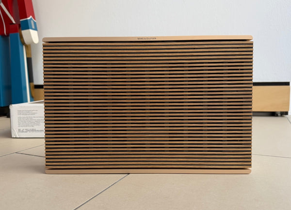 BeoSound Level GVA<br>Drahtloses Musiksystem<br>gold tone / light oak (2022)