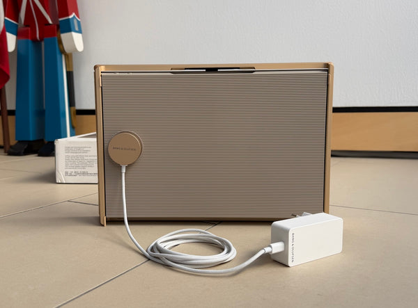 BeoSound Level GVA<br>Drahtloses Musiksystem<br>gold tone / light oak (2022)