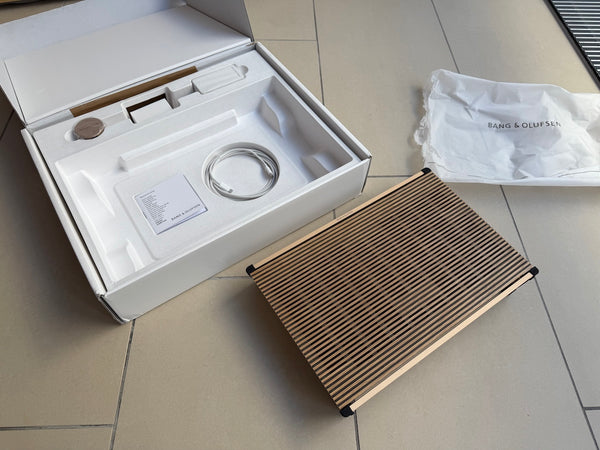 BeoSound Level GVA<br>Drahtloses Musiksystem<br>gold tone / light oak (2022)