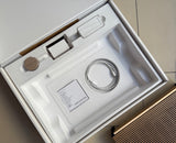 BeoSound Level GVA<br>Drahtloses Musiksystem<br>gold tone / light oak (2022)