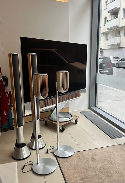 BeoVision Theatre 77<br>Cinema Setup<br>mit BeoLab 28 und BeoLab 8<br>natural / oak (2023)