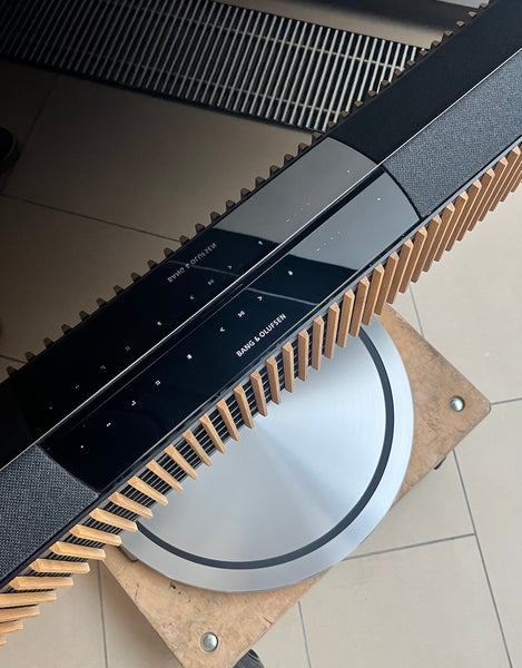 BeoVision Theatre 77<br>Cinema Setup<br>mit BeoLab 28 und BeoLab 8<br>natural / oak (2023)