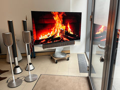 BeoVision Theatre 77<br>Cinema Setup<br>mit BeoLab 28 und BeoLab 8<br>natural / oak (2023)