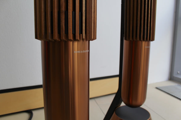 Beolab 28 <br>Aktivlautsprecher<br>bronze tone / walnut (2022)