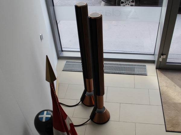Beolab 28 <br>Aktivlautsprecher<br>bronze tone / walnut (2022)