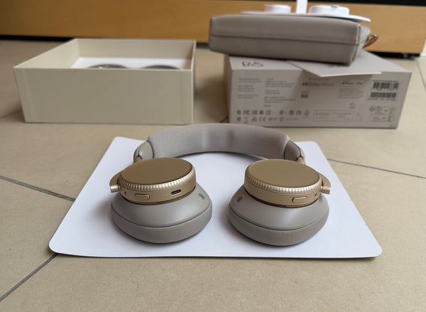 BeoPlay H100 <br>drahtloser Kopfhörer<br>hourglass sand (2025)