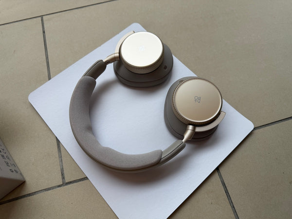 BeoPlay H100 <br>drahtloser Kopfhörer<br>hourglass sand (2025)