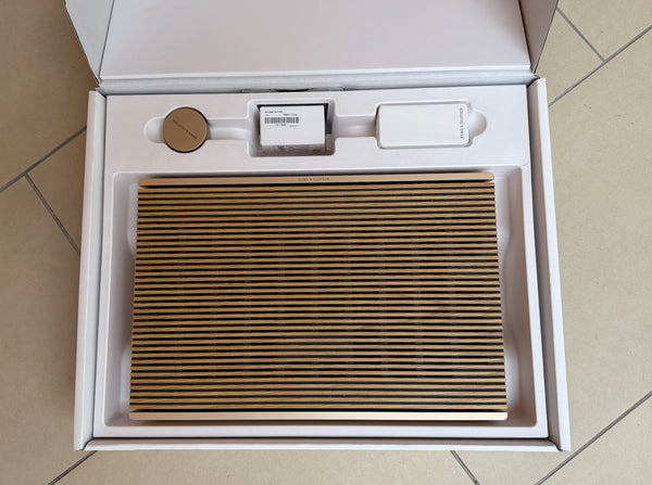 BeoSound Level <br>Drahtloses Musiksystem<br>gold tone / light oak (2024)