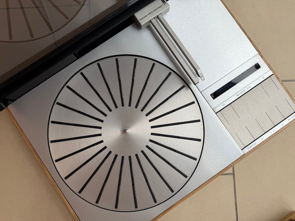 BeoGram 4002 <br>Plattenspieler<br>oak (ca. 1979)