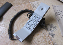 BeoCom 1401 Retrotelefon mit Wandhalterung (2002)